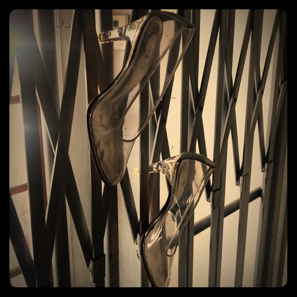 Cinderella pump by Stuart Weitzman - Picture 1 of 6